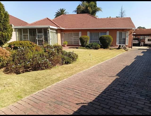 3 BEDROOM HOUSE FOR SALE IN REWLATCH